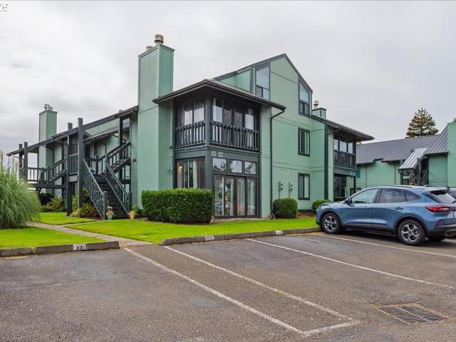 Condo for sale in Warrenton, Clatsop County