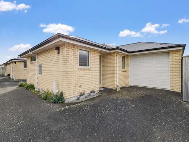 House for sale in Chaslands, Canterbury