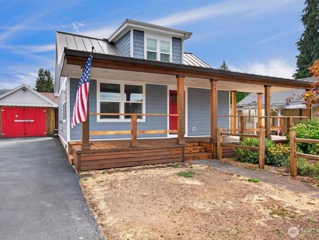 House for sale in Castle Rock, Washington