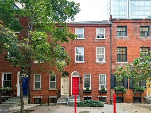 Townhouse for sale in Washington Square West, Philadelphia
