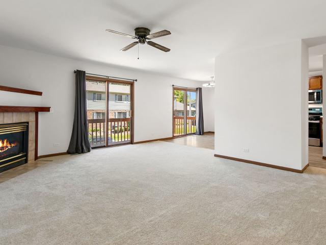 Condo for sale in Woodridge Condominiums, South Elgin