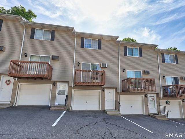 Townhouse for sale in Waterbury, Connecticut