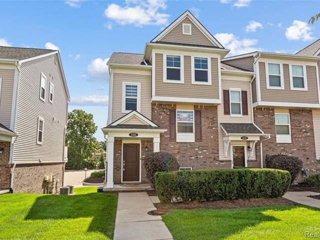 Townhouse for sale in Wixom, Michigan