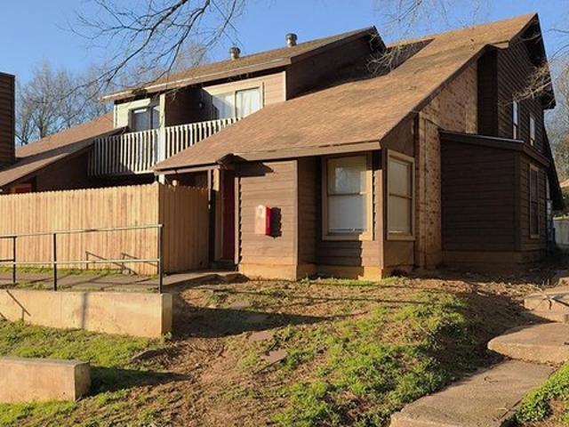 Townhouse for sale in Nacogdoches, Texas