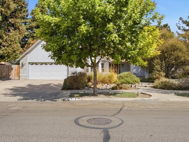 House for sale in Crestwood, Visalia