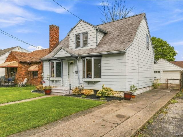 House for sale in City of Niagara Falls, Niagara County