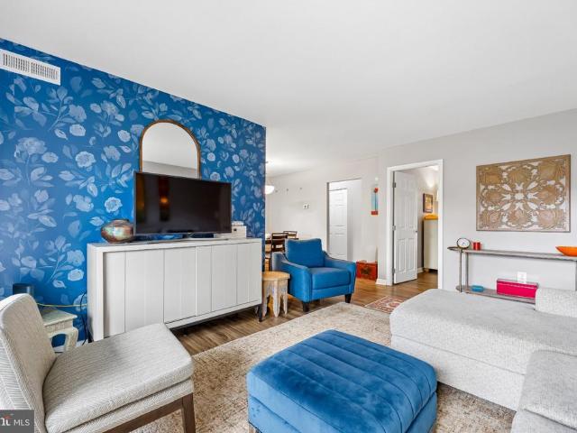 Condo for sale in Camelback Village, Olney