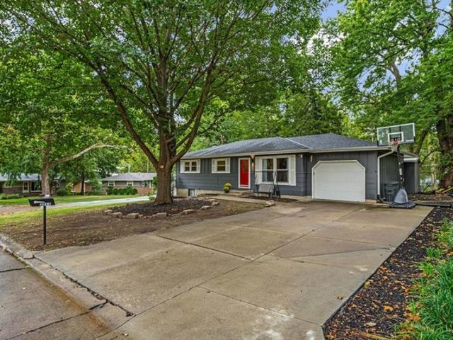 House for sale in Manhattan, Riley County