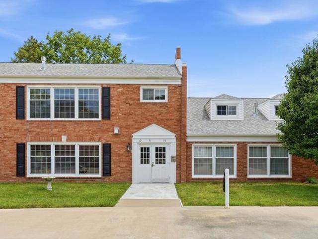 Townhouse for sale in Davenport, Iowa