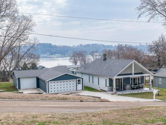 House for sale in Clinton, Iowa