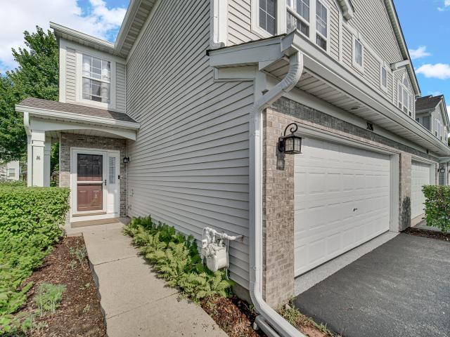 Townhouse for sale in Mchenry, Illinois
