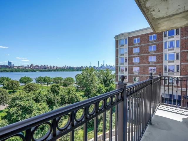 Condo for sale in Edgewater, New Jersey