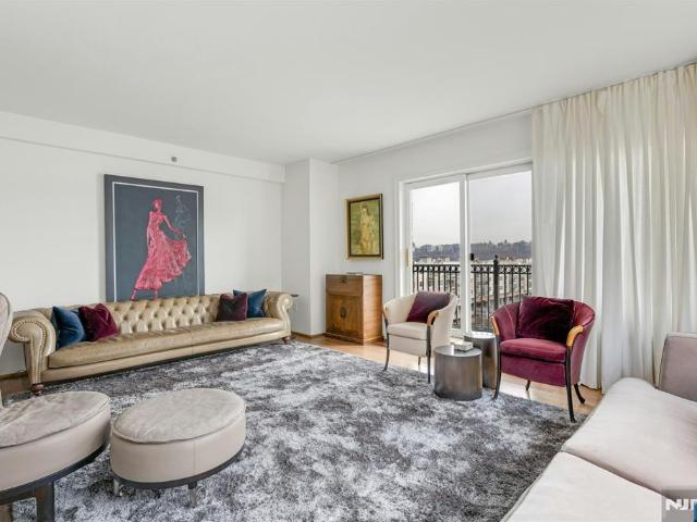 Condo for sale in Edgewater, New Jersey