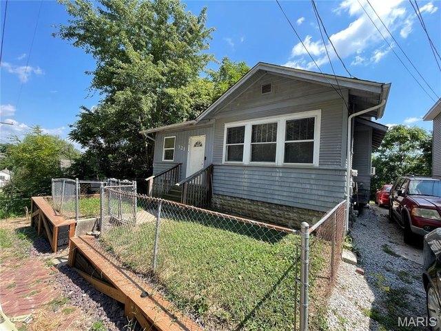 House for sale in Alton, Illinois