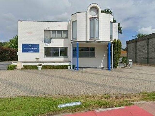 Bureau vente à Genk, Limburg