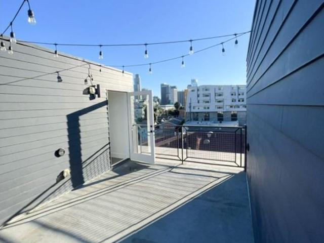 Apartment for rent in Canoga Park, California