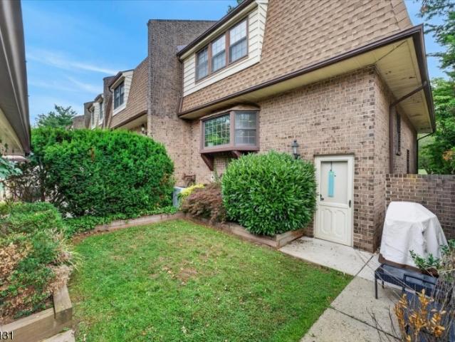 Condo for sale in Staten Island Junction, Cranford