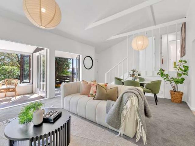 Apartment for sale in Chaslands, Canterbury