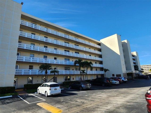 Condo for sale in Dania, Florida