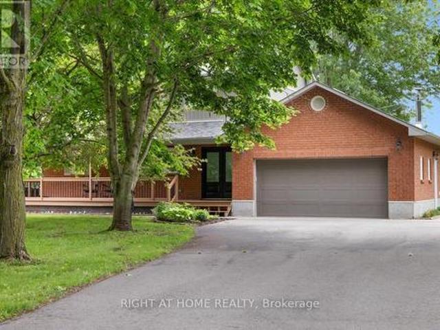 Farm for sale in Russell, Ontario