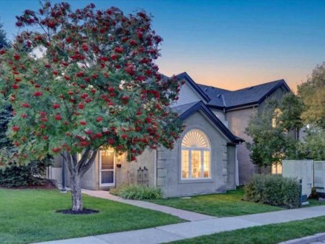 Townhouse for sale in Mount Pleasant, Calgary
