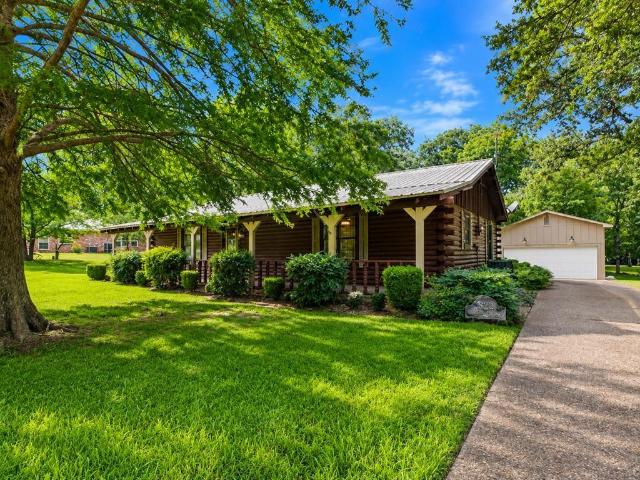 House for sale in Henderson, Texas