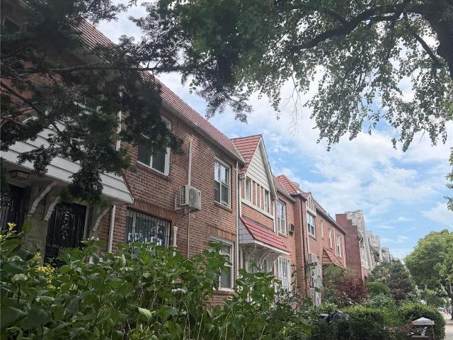 House for sale in Queens, Arverne