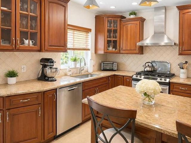 House for sale in The Bronx, Arverne