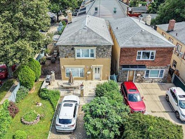 House for sale in The Bronx, Arverne