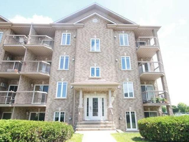 House for rent in Laval