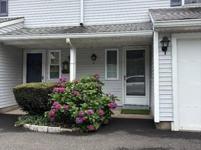 Townhouse for sale in Waterbury, Connecticut