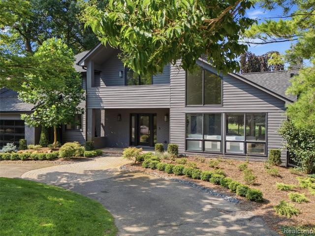 House for sale in West Bloomfield, Michigan