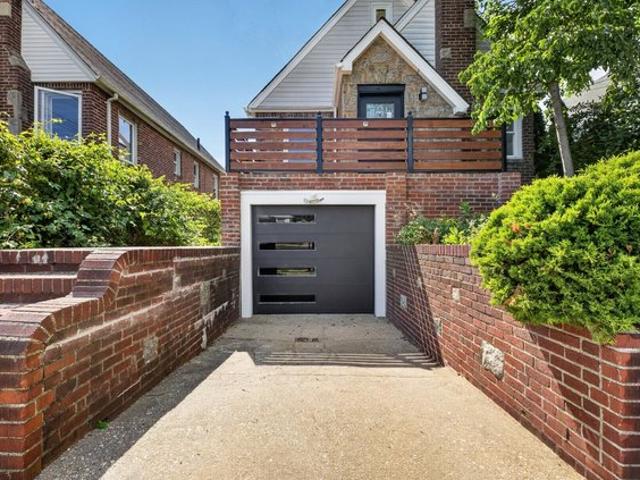 House for sale in Queens, Arverne
