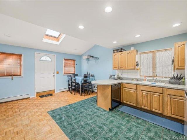 House for sale in The Bronx, Arverne