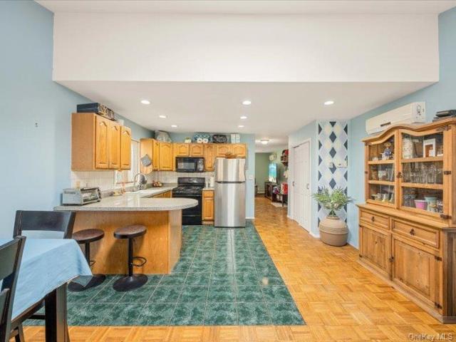 House for sale in The Bronx, Arverne
