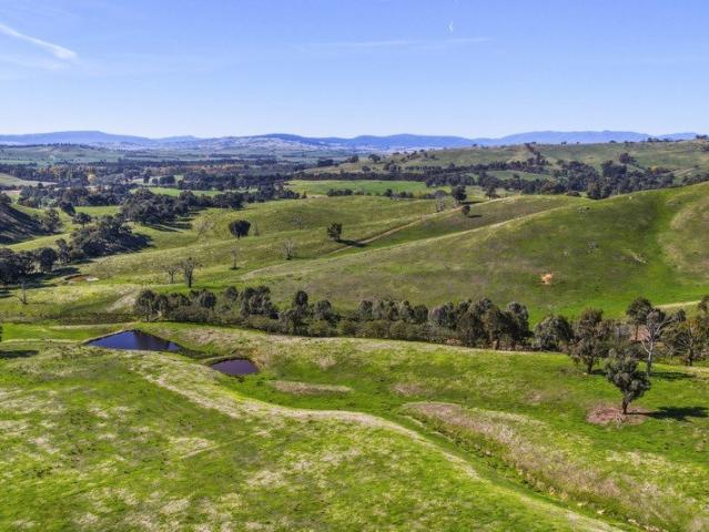 Cottage for sale in Piries, Victoria