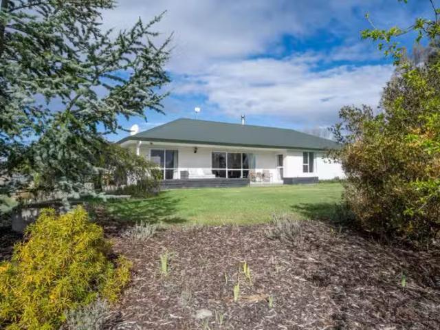 House for sale in Otakou