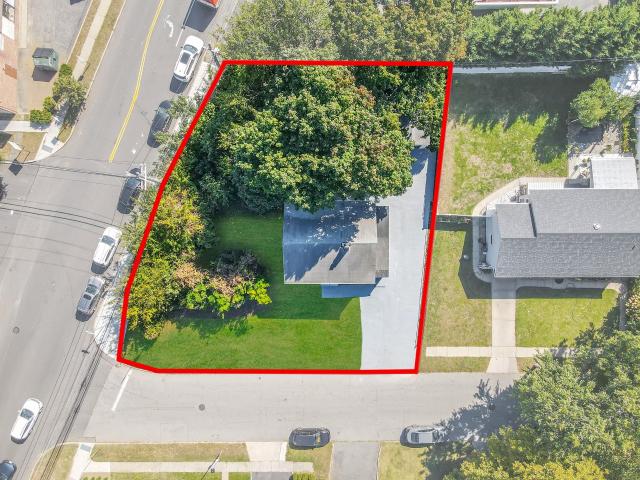 Townhouse for sale in Carle Place