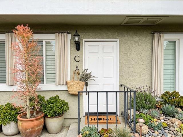 Townhouse for rent in Costa Mesa, California