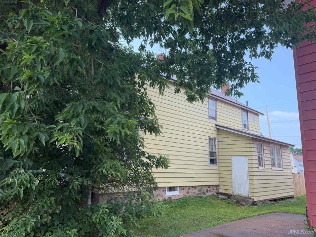 House for sale in Ishpeming, Michigan