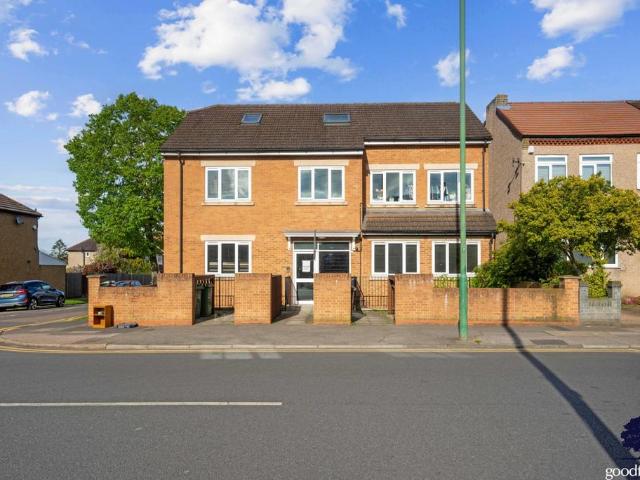 Apartment for rent in Stonecot, Greater London