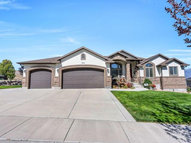 House for sale in Saratoga Springs, Utah