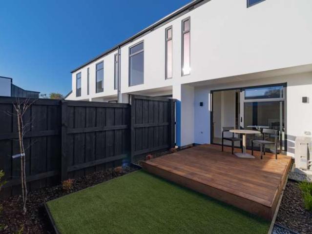 Townhouse for sale in Edgeware, Canterbury