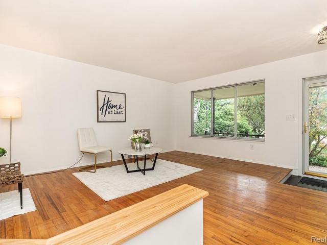 House for sale in Warren