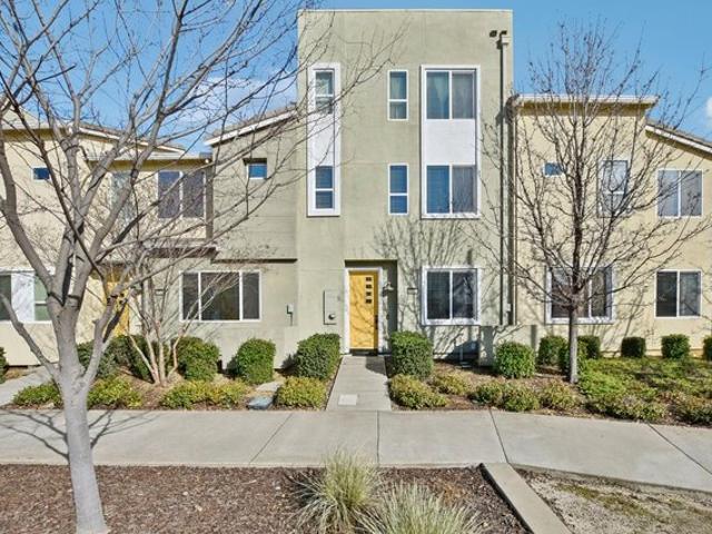 Townhouse for sale in Mather, California