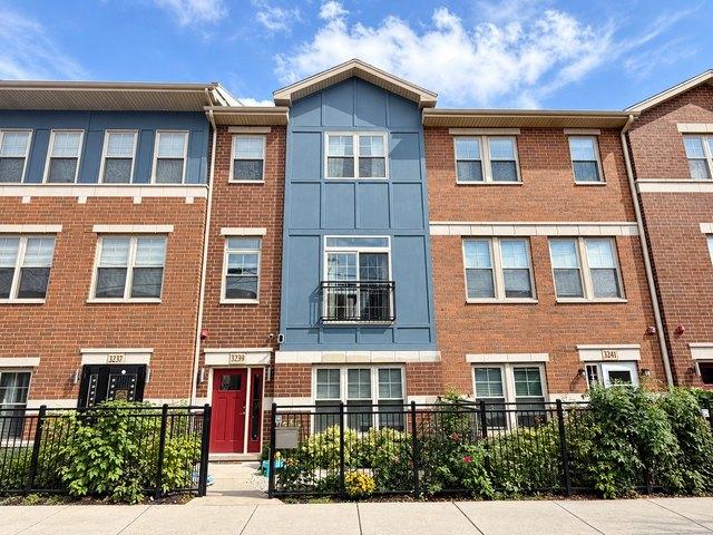 Townhouse for sale in Chicago Park, Illinois