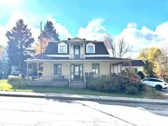 House for sale in La Guadeloupe, Quebec