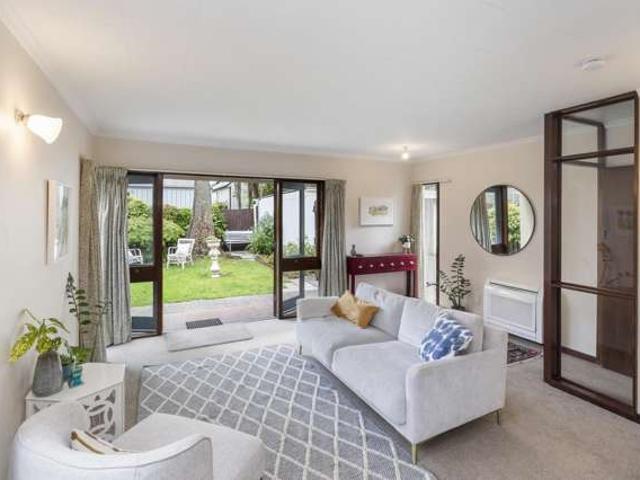 Apartment for sale in Heathcote, Canterbury