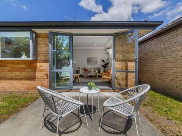 Apartment for rent in Chaslands, Canterbury