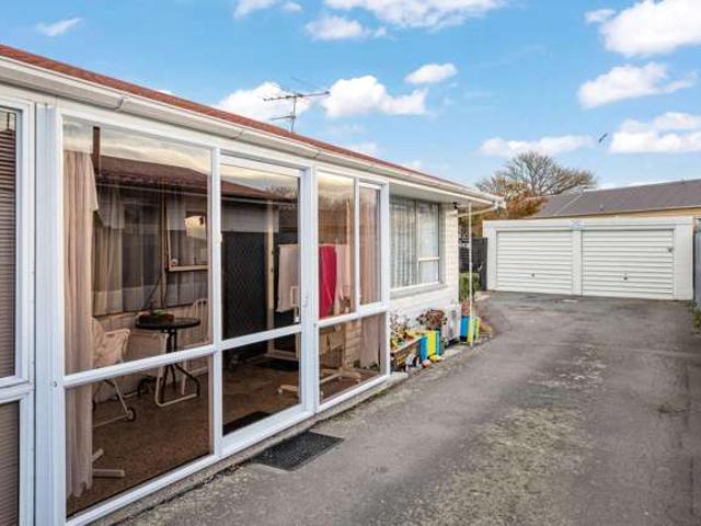 Apartment for sale in Edgeware, Canterbury